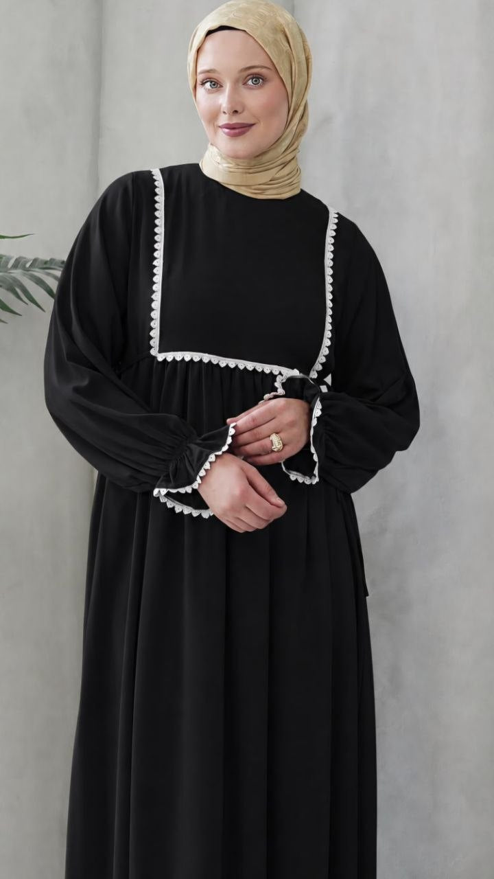 Önü Dentelli Elbise