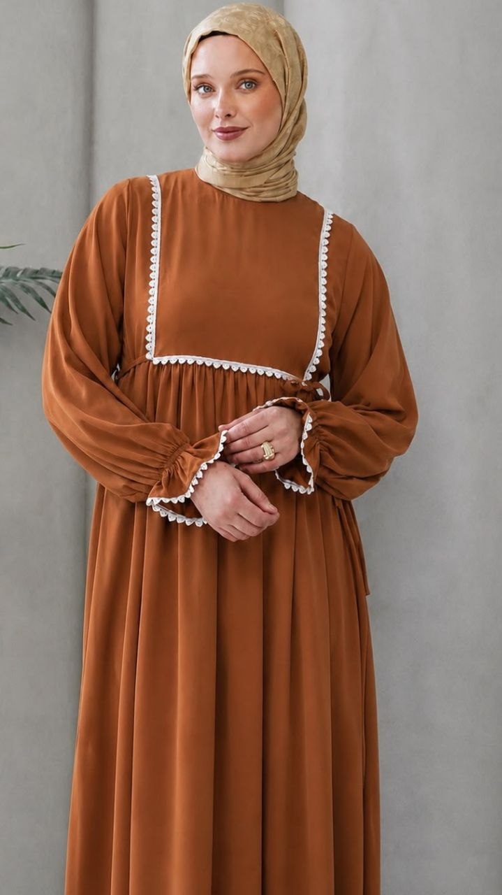 Önü Dentelli Elbise